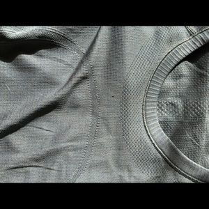 Lululemon swiftly tech long sleeve size 4